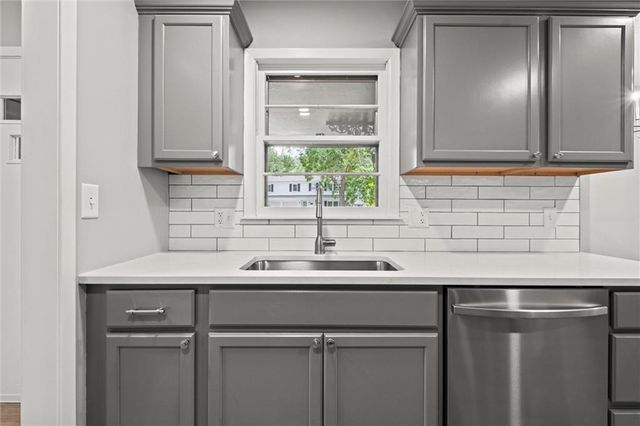 6100 Englewood Avenue, Raytown, MO 64133