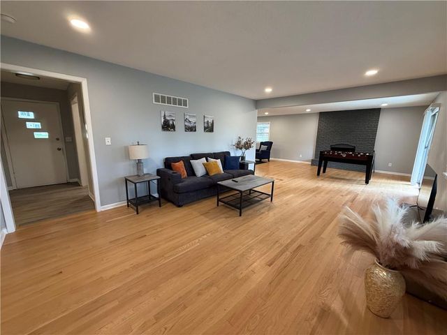 6100 Englewood Avenue, Raytown, MO 64133