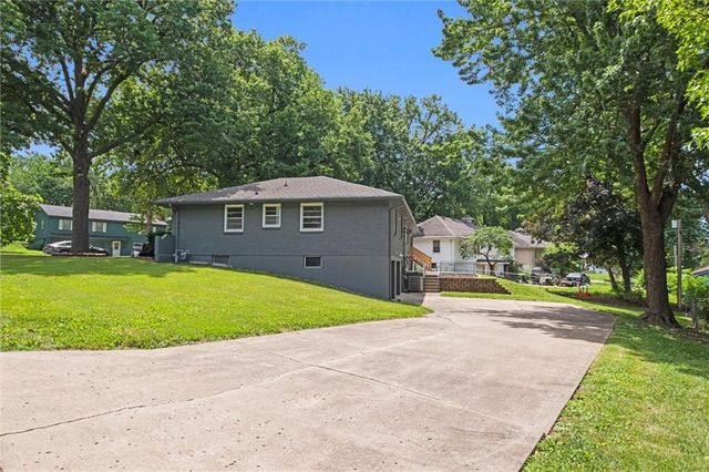 6100 Englewood Avenue, Raytown, MO 64133