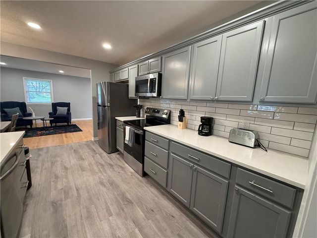 6100 Englewood Avenue, Raytown, MO 64133
