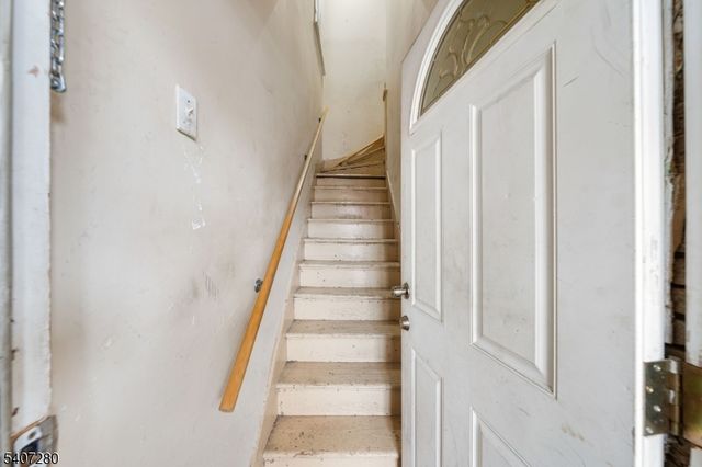 85 Arlington Ave, Jersey City, NJ 07305