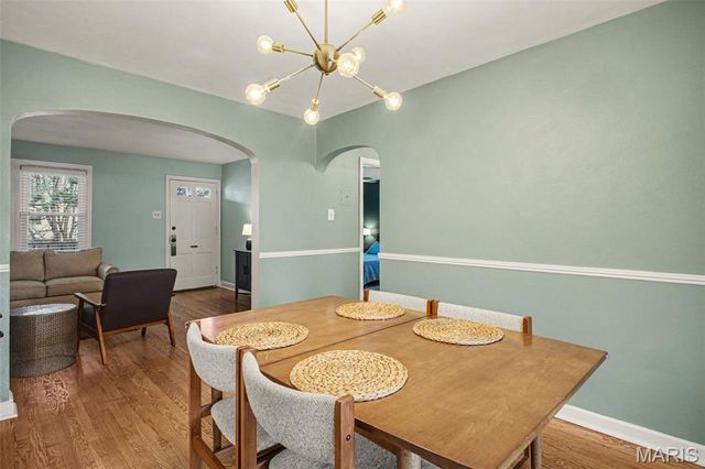 819 Blossom Lane, Rock Hill, MO 63119