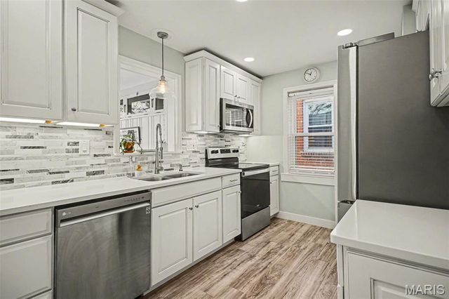 819 Blossom Lane, Rock Hill, MO 63119