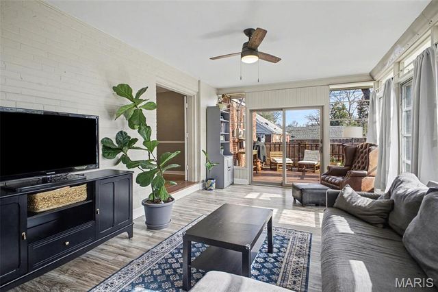 819 Blossom Lane, Rock Hill, MO 63119