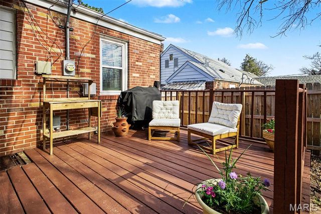 819 Blossom Lane, Rock Hill, MO 63119