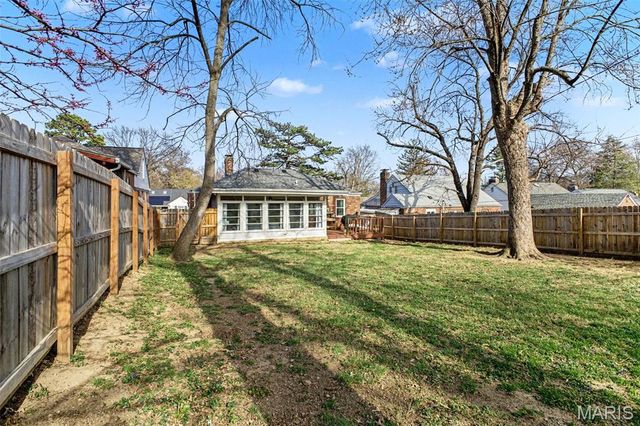 819 Blossom Lane, Rock Hill, MO 63119