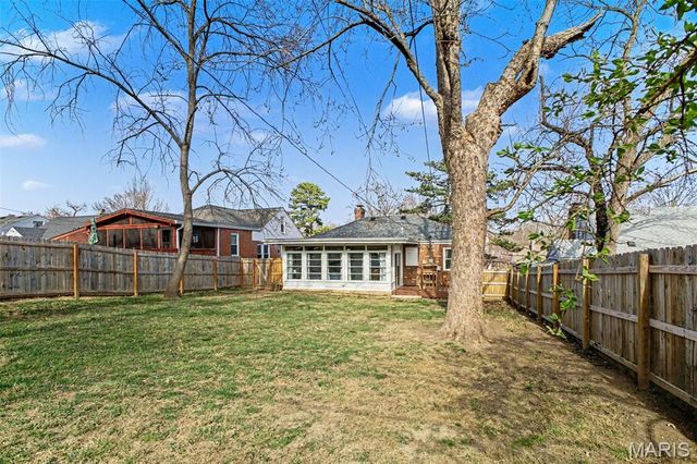 819 Blossom Lane, Rock Hill, MO 63119