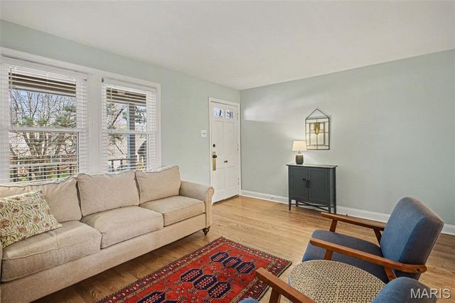 819 Blossom Lane, Rock Hill, MO 63119