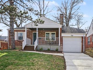 819 Blossom Lane, Rock Hill, MO 63119