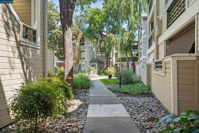 2530 Oak Rd 201, Walnut Creek, CA 94597