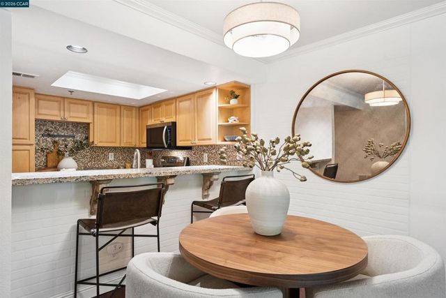 2530 Oak Rd 201, Walnut Creek, CA 94597