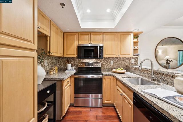 2530 Oak Rd 201, Walnut Creek, CA 94597