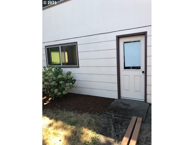 2765 ALMADEN St, Eugene, OR 97405