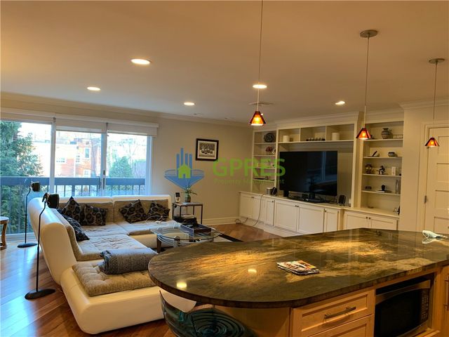 5425 5th Ave 105, Shadyside, PA 15232