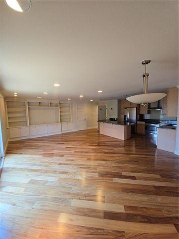5425 5th Ave 105, Shadyside, PA 15232