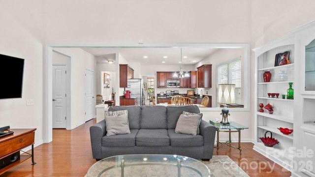 6913 Saranac Lane, Matthews, NC 28105