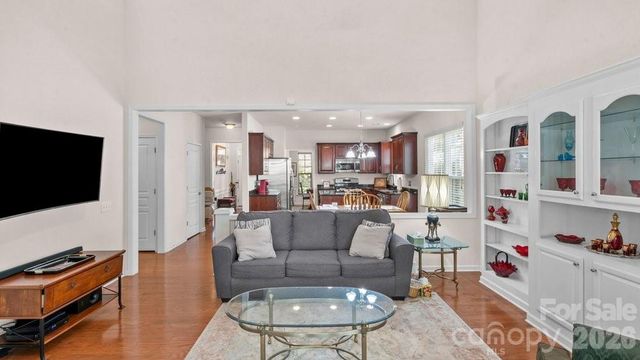 6913 Saranac Lane, Matthews, NC 28105