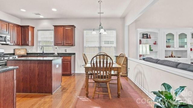 6913 Saranac Lane, Matthews, NC 28105