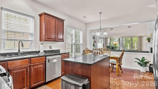 6913 Saranac Lane, Matthews, NC 28105