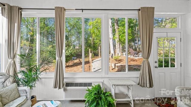 6913 Saranac Lane, Matthews, NC 28105