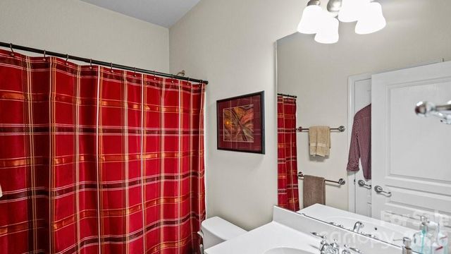 6913 Saranac Lane, Matthews, NC 28105