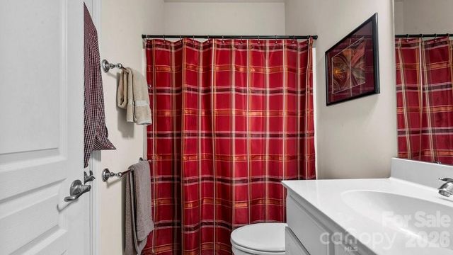 6913 Saranac Lane, Matthews, NC 28105