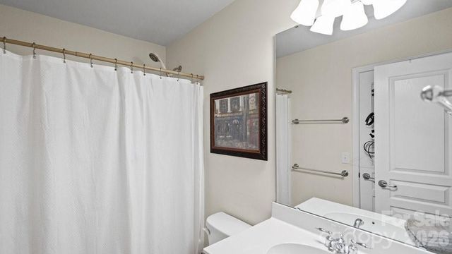 6913 Saranac Lane, Matthews, NC 28105