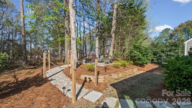 6913 Saranac Lane, Matthews, NC 28105