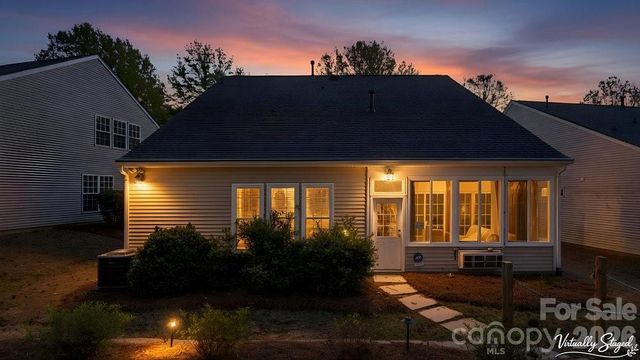 6913 Saranac Lane, Matthews, NC 28105