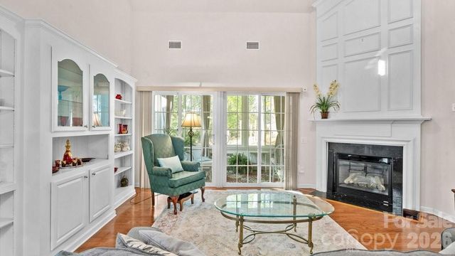 6913 Saranac Lane, Matthews, NC 28105