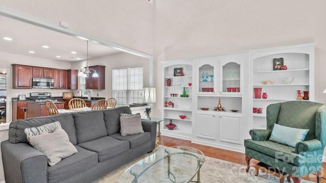 6913 Saranac Lane, Matthews, NC 28105