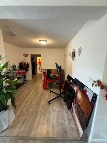 276 E 12th St, Hialeah, FL 33010