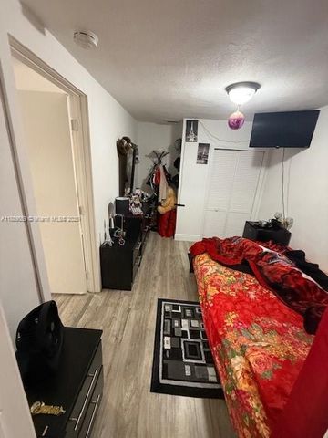 276 E 12th St, Hialeah, FL 33010