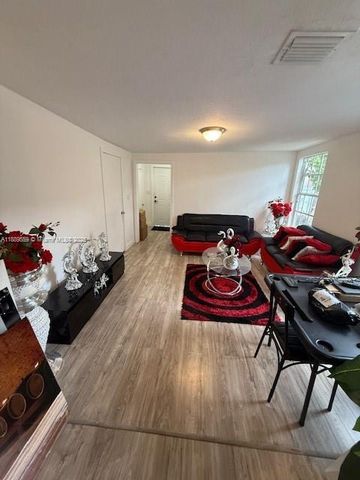 276 E 12th St, Hialeah, FL 33010