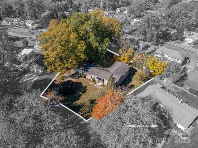 991 36th Avenue Court NE, Hickory, NC 28601