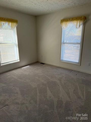 991 36th Avenue Court NE, Hickory, NC 28601