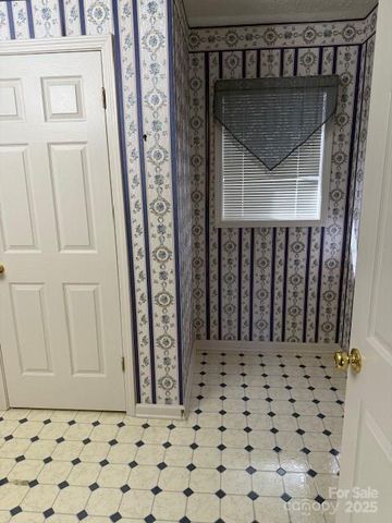 991 36th Avenue Court NE, Hickory, NC 28601