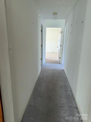 991 36th Avenue Court NE, Hickory, NC 28601