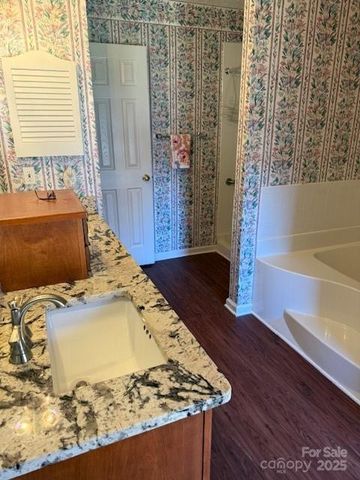 991 36th Avenue Court NE, Hickory, NC 28601