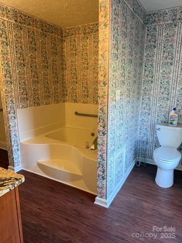 991 36th Avenue Court NE, Hickory, NC 28601