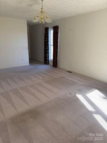 991 36th Avenue Court NE, Hickory, NC 28601