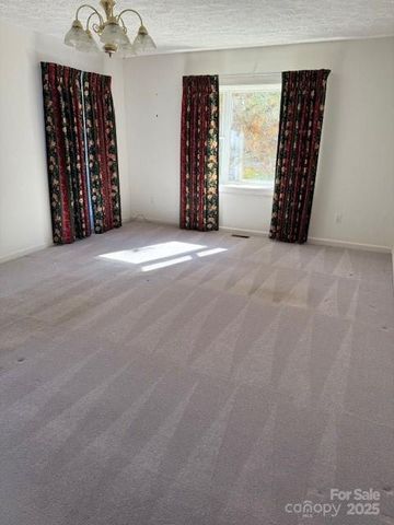 991 36th Avenue Court NE, Hickory, NC 28601