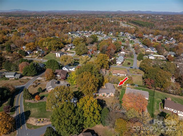 991 36th Avenue Court NE, Hickory, NC 28601