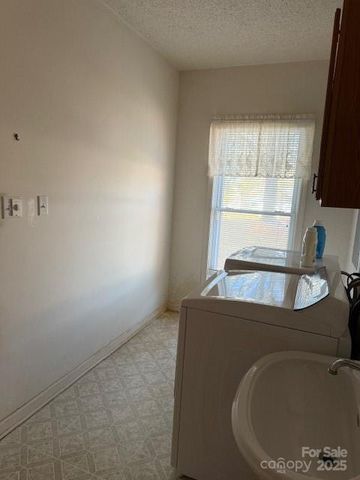 991 36th Avenue Court NE, Hickory, NC 28601