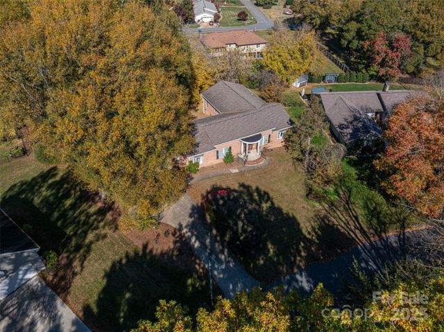 991 36th Avenue Court NE, Hickory, NC 28601