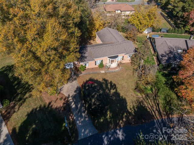 991 36th Avenue Court NE, Hickory, NC 28601