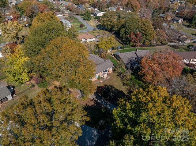 991 36th Avenue Court NE, Hickory, NC 28601