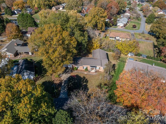 991 36th Avenue Court NE, Hickory, NC 28601