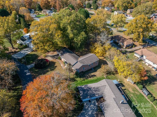 991 36th Avenue Court NE, Hickory, NC 28601