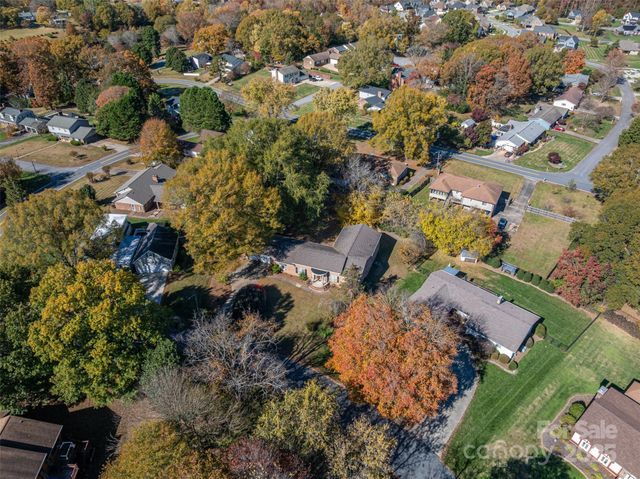 991 36th Avenue Court NE, Hickory, NC 28601